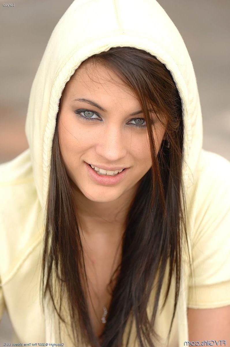 20P Pictures of teen hottie Larysa fingering her pussy outside