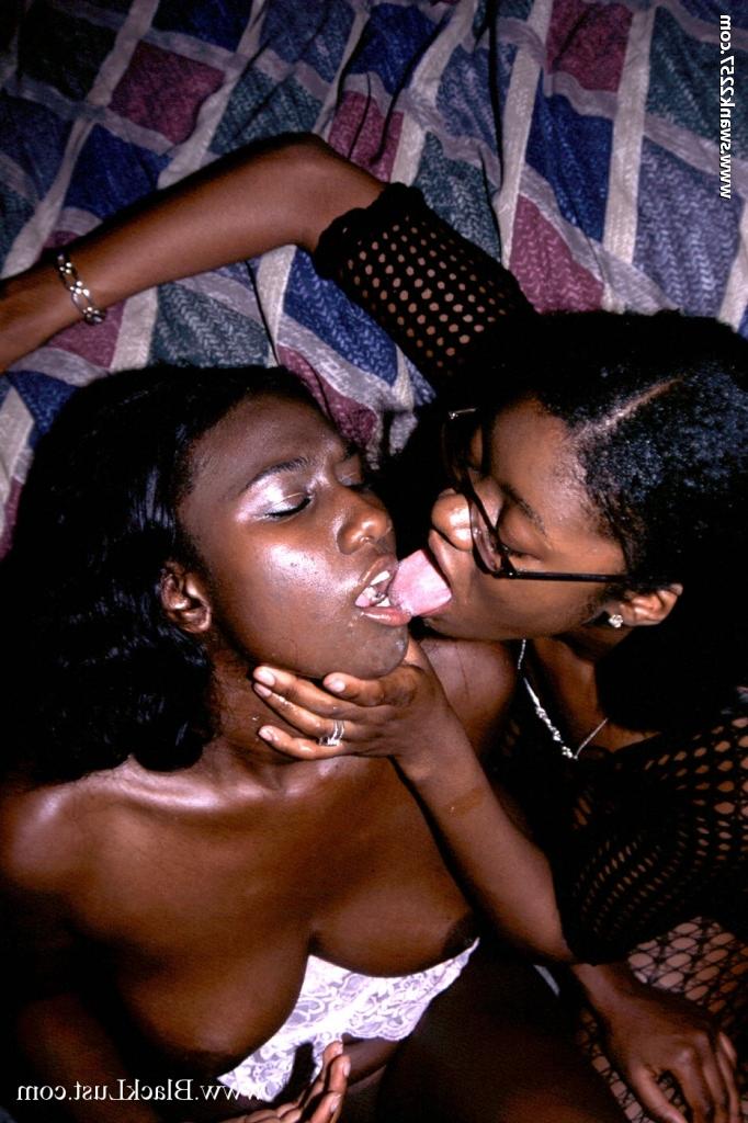 16P Ebony MILFs Heaven St. Claire & Misty Manson are into groupsex with white guy