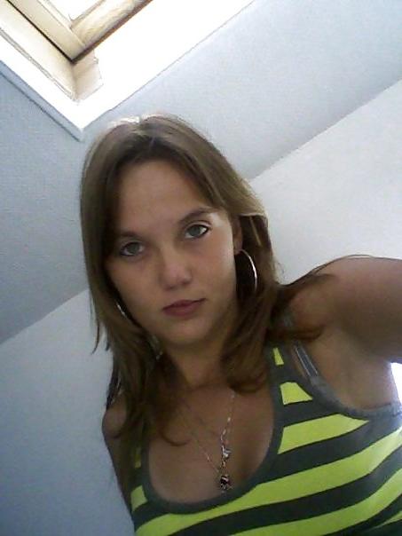 25P Nice non nude girls 01