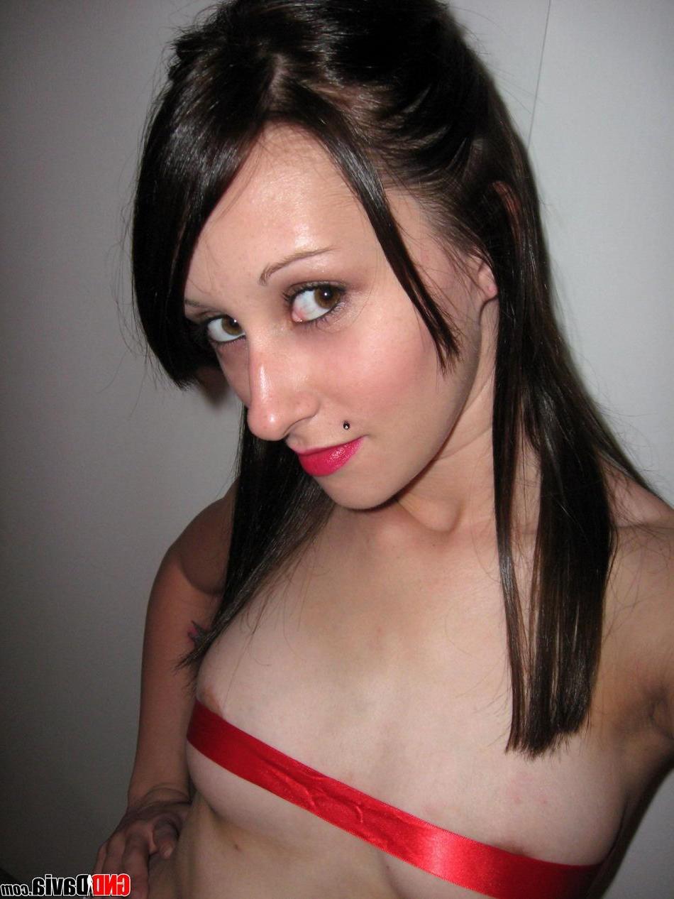 16P Pictures of teen GND Davia hanging out in pajama bottoms