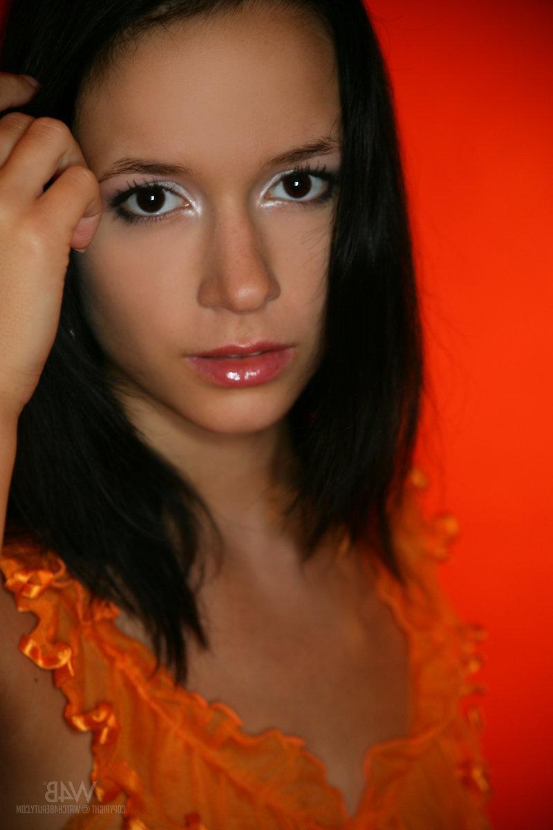 16P Brunette teen Gwen shows her sexy nude body in "I like that"