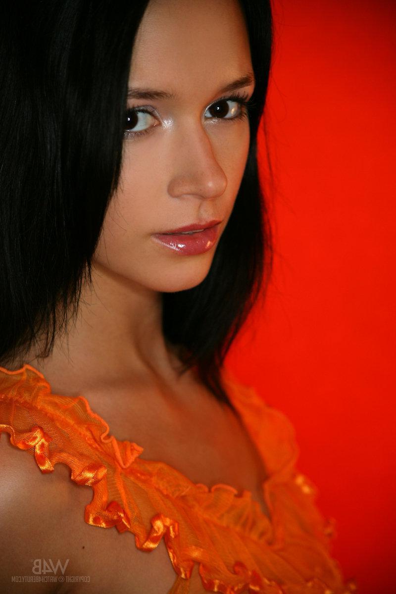 16P Brunette teen Gwen shows her sexy nude body in "I like that"