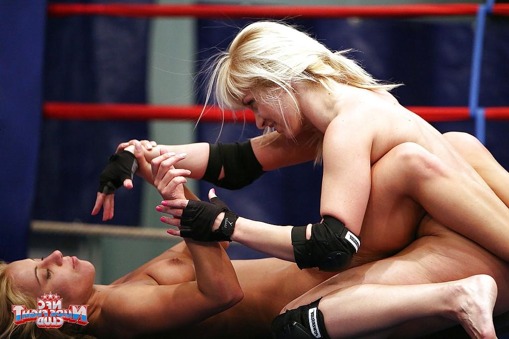 16P Lusty lesbians fighting and playing with their toys in the ring