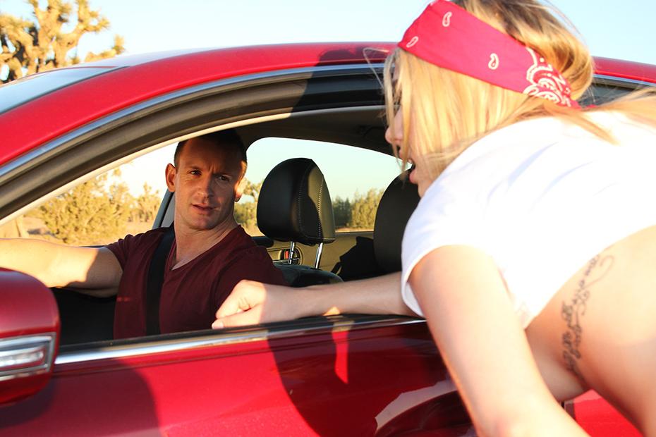 16P Teenage hitchhiker Lia Lor is up to pay for a lift with her sweet pussy
