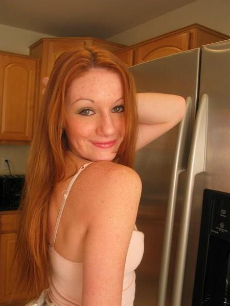 17P Pictures of teen Honey's Buns showing off her perfect ass