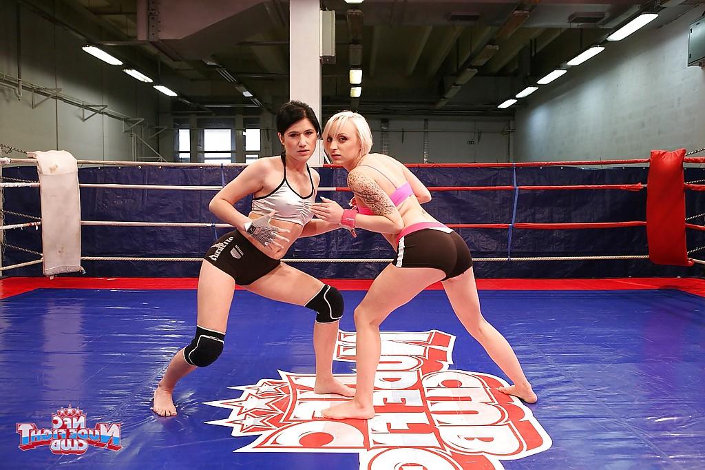 16P Seductive lesbians Paige Fox & Lucy Bell fighting for dominance