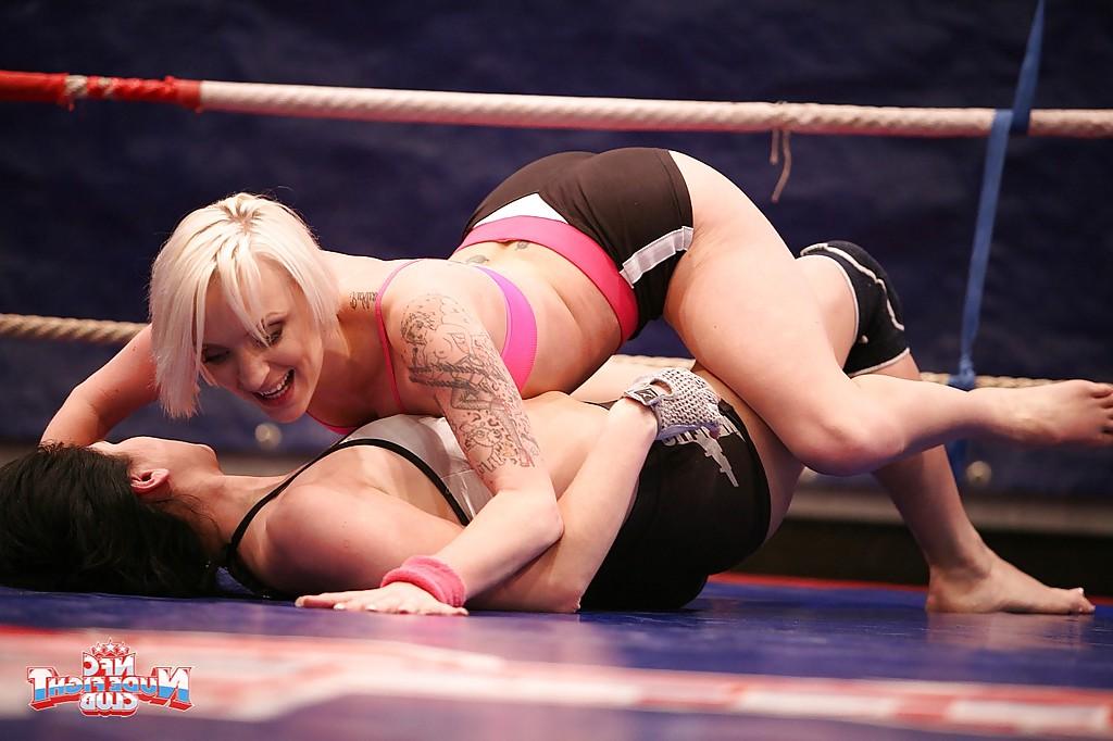 16P Seductive lesbians Paige Fox & Lucy Bell fighting for dominance