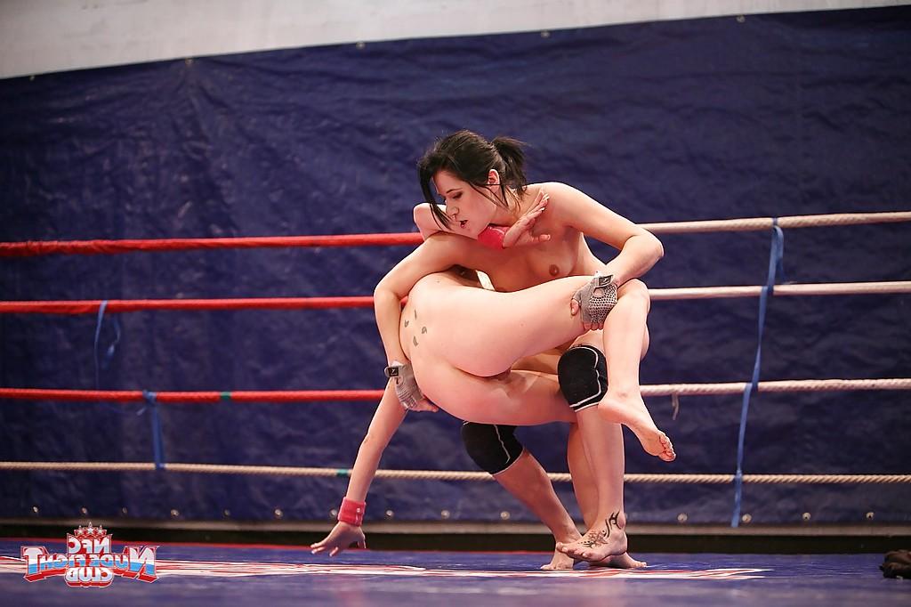 16P Seductive lesbians Paige Fox & Lucy Bell fighting for dominance