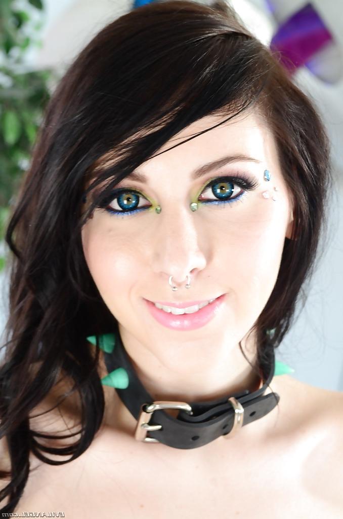 16P Close up posing with an astounding brunette babe in stockings Luna Kitsuen