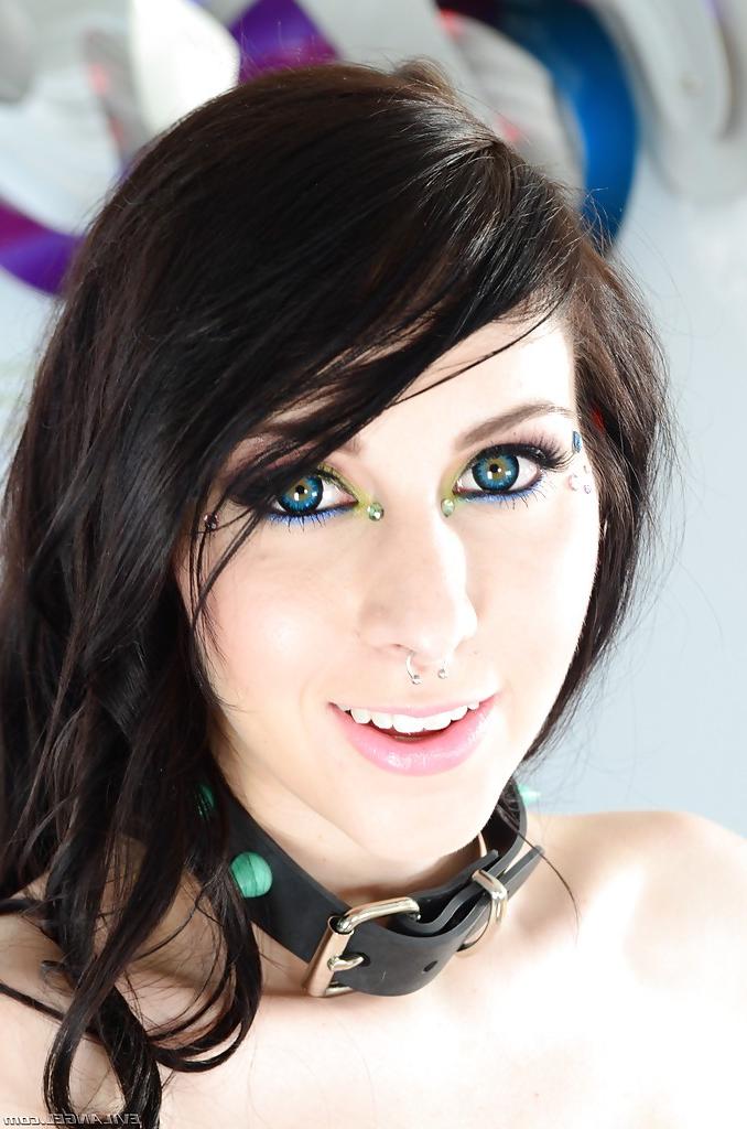 16P Close up posing with an astounding brunette babe in stockings Luna Kitsuen