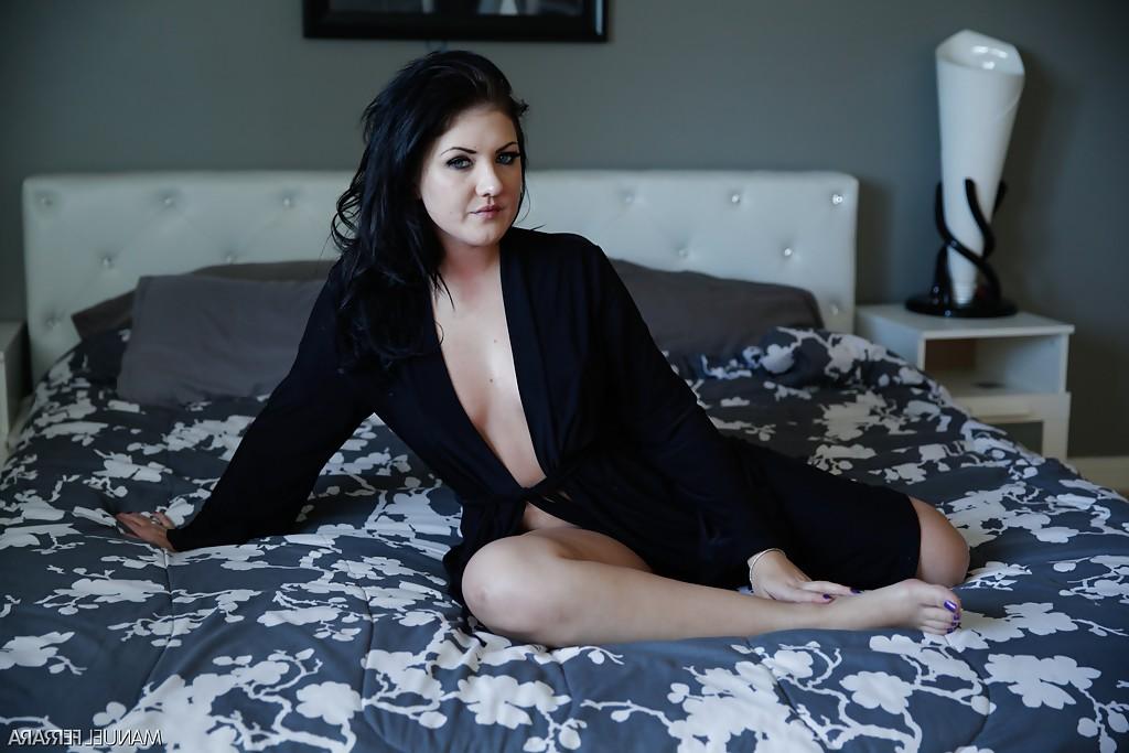 16P Busty pornstar Mia Rose baring her nice melons for close ups