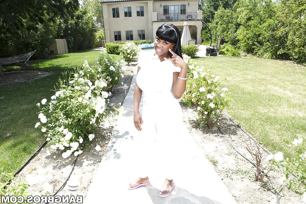 16P Black girl with giant tits strips and spreads legs in the garden