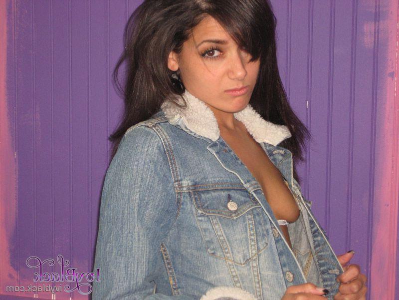 16P Pictures of teen amateur Ivy Black exposing herself for your pleasure