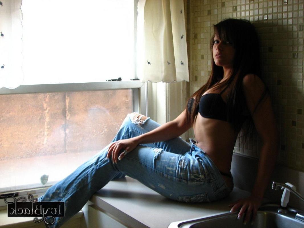 16P Pictures of teen cutie Ivy Black wearing only a pair of jeans