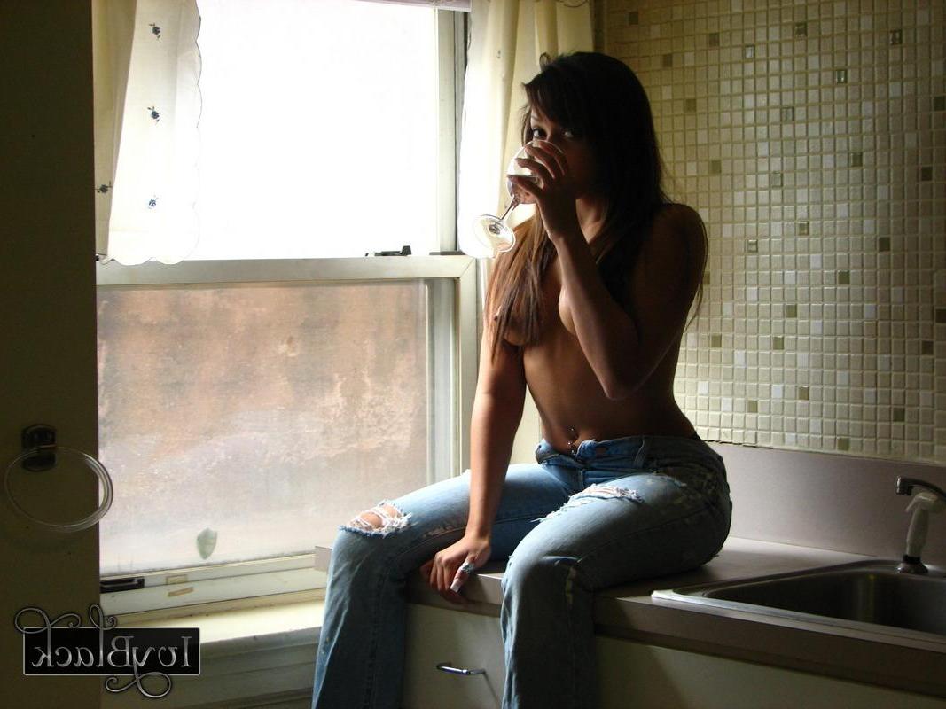 16P Pictures of teen cutie Ivy Black wearing only a pair of jeans