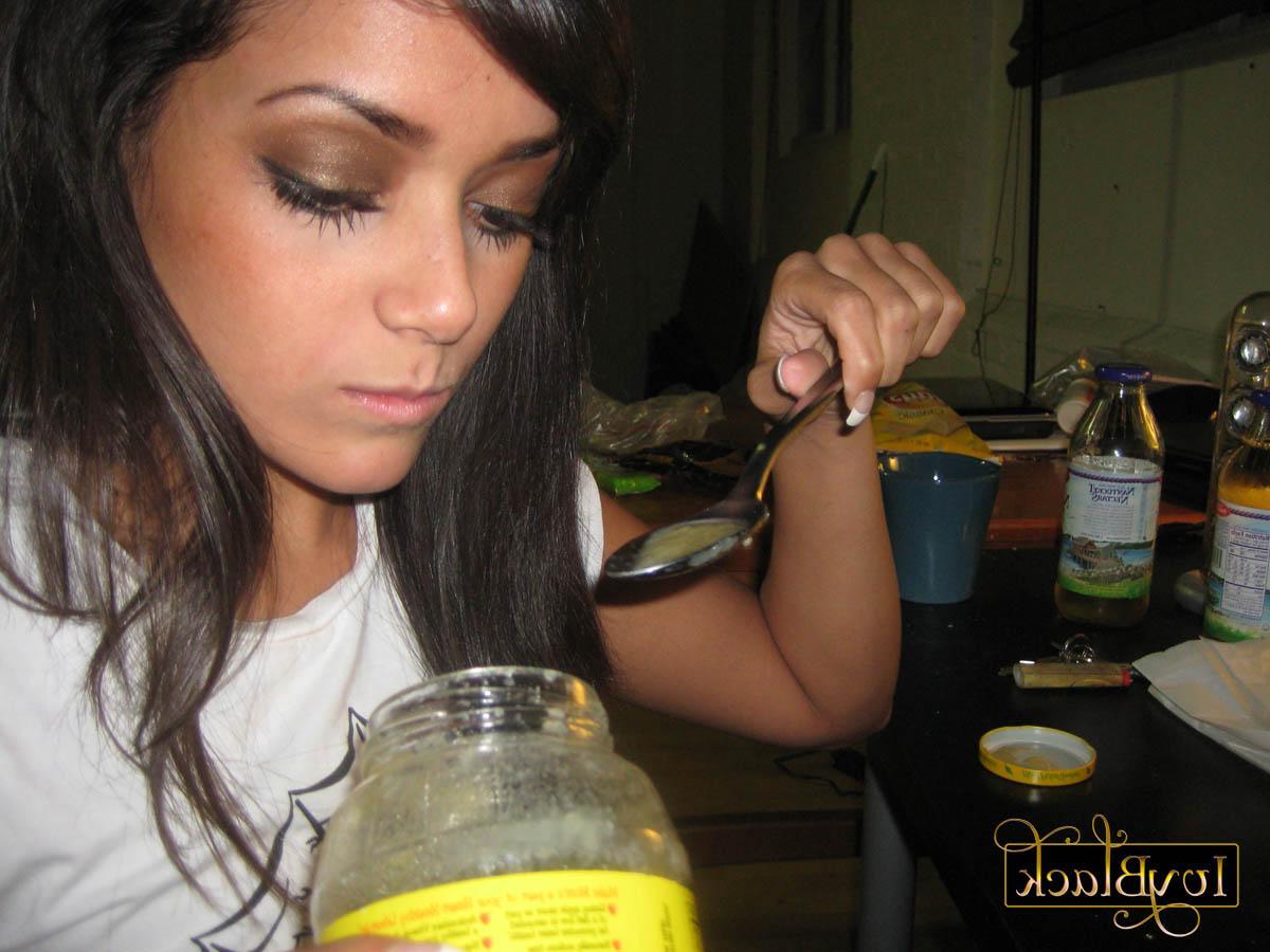 16P Pictures of teen hottie Ivy Black eating apple sauce