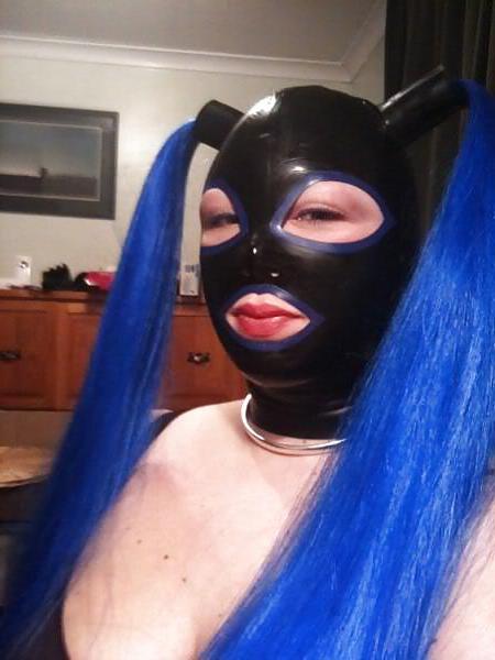 10P Wife in rubber