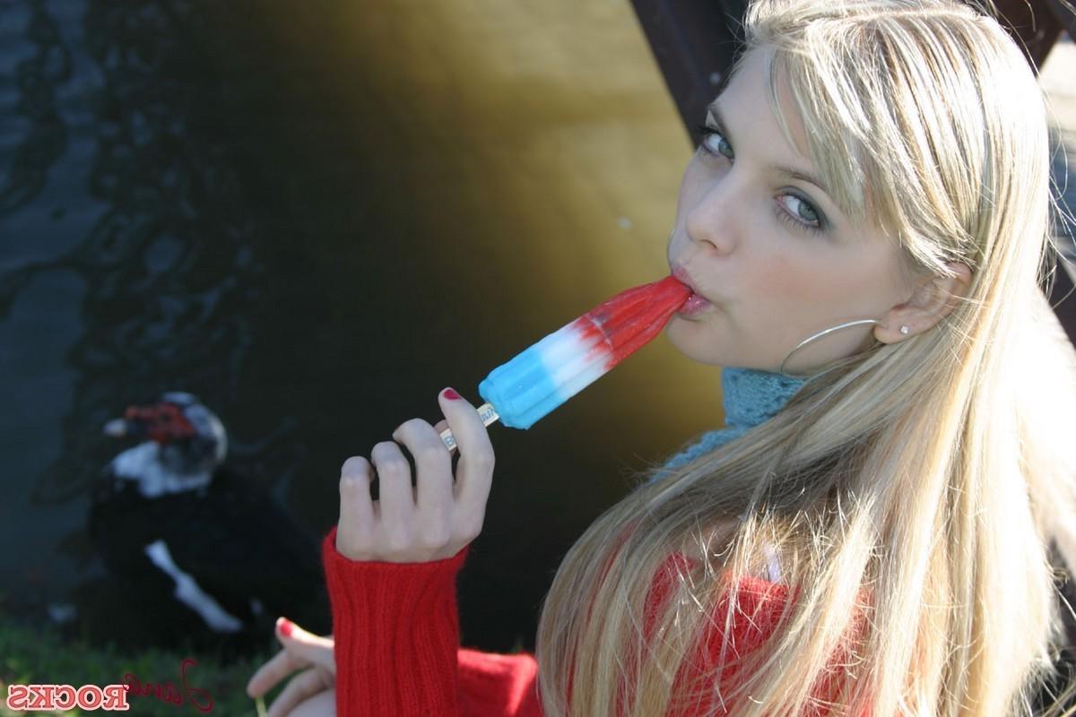 12P Blonde babe Jana shows off her oral skills with a popsicle