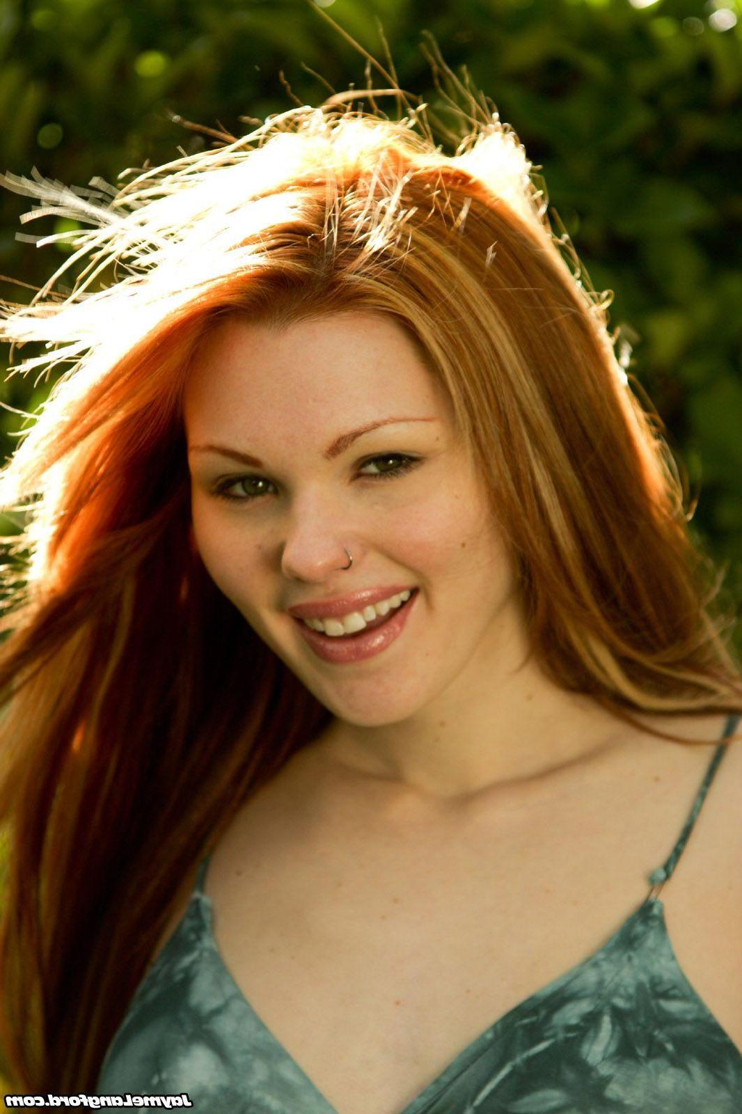 20P Pictures of teen Jayme Langford fingering her wet pussy outside