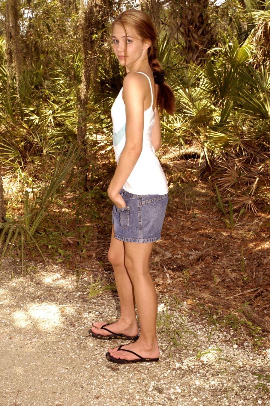 16P Pictures of Jenny Heart showing you her pussy outside