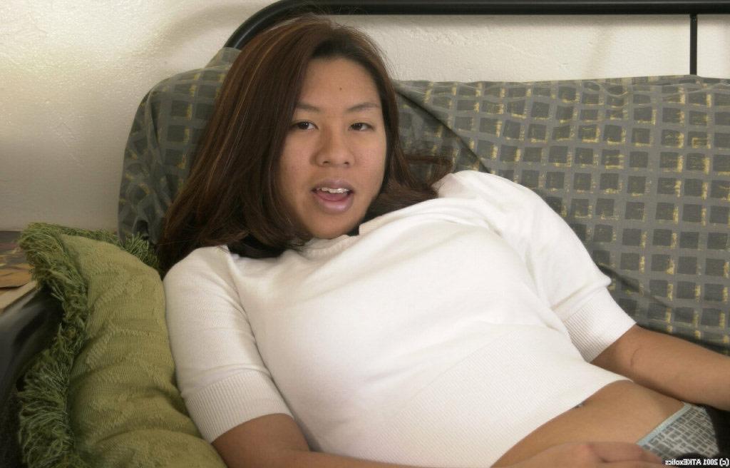 16P Barefoot Asian first timer Sandy stripping naked to display nice MILF pussy