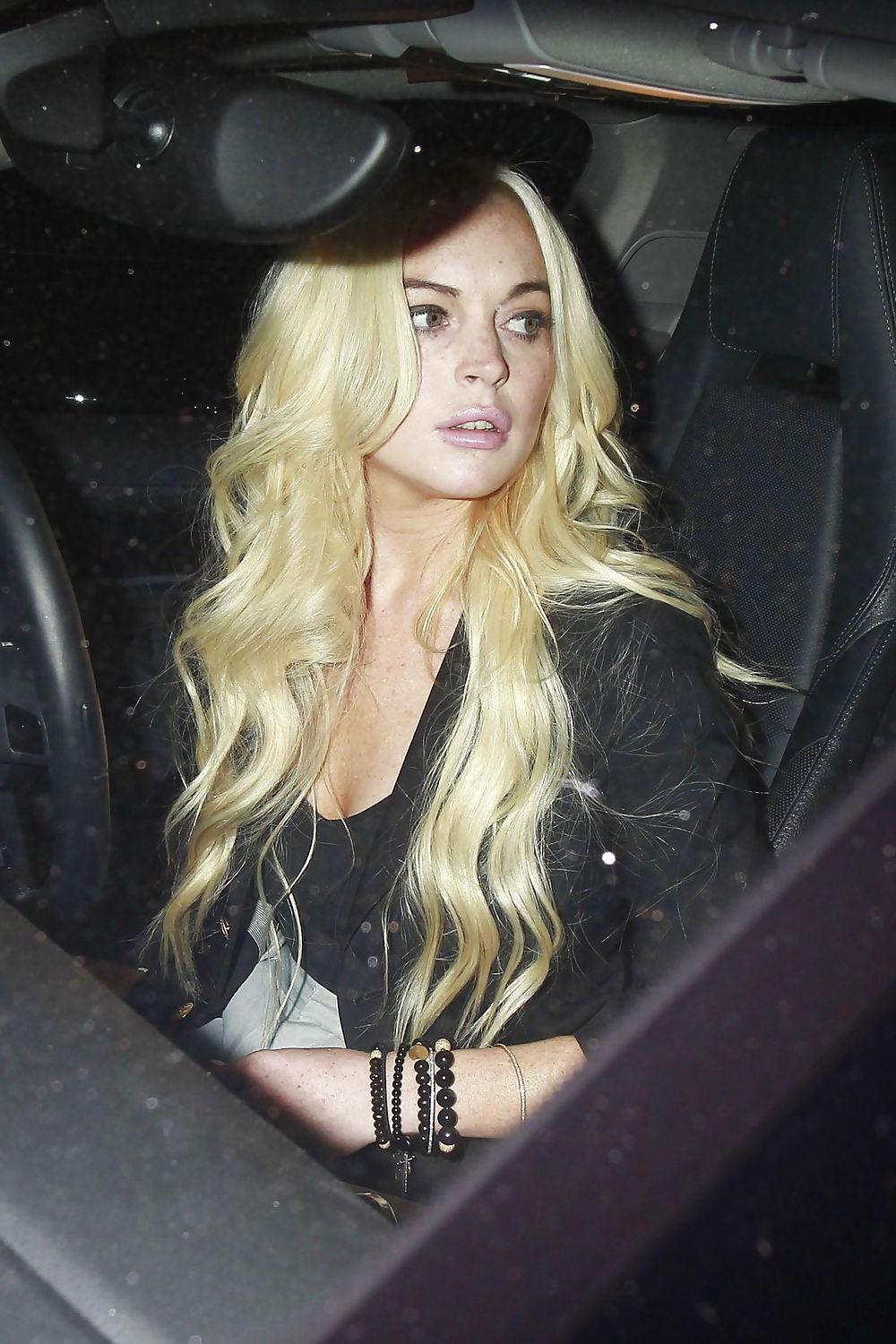 19P Lindsay Lohan LEGGY leaving a hair salon in Beverly Hills