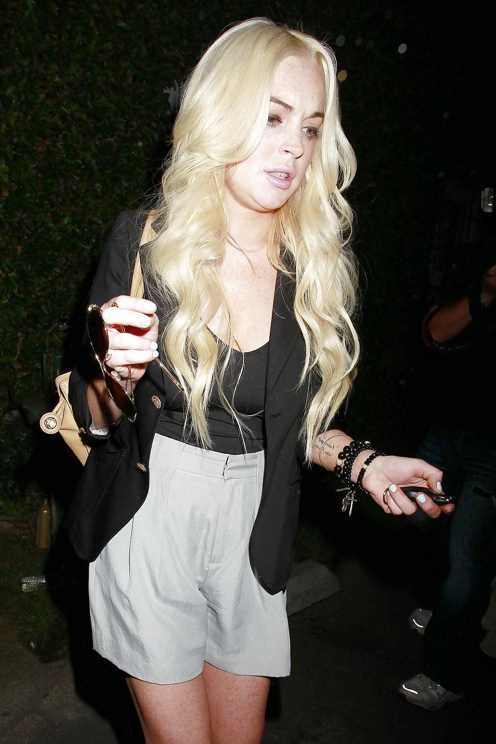 19P Lindsay Lohan LEGGY leaving a hair salon in Beverly Hills