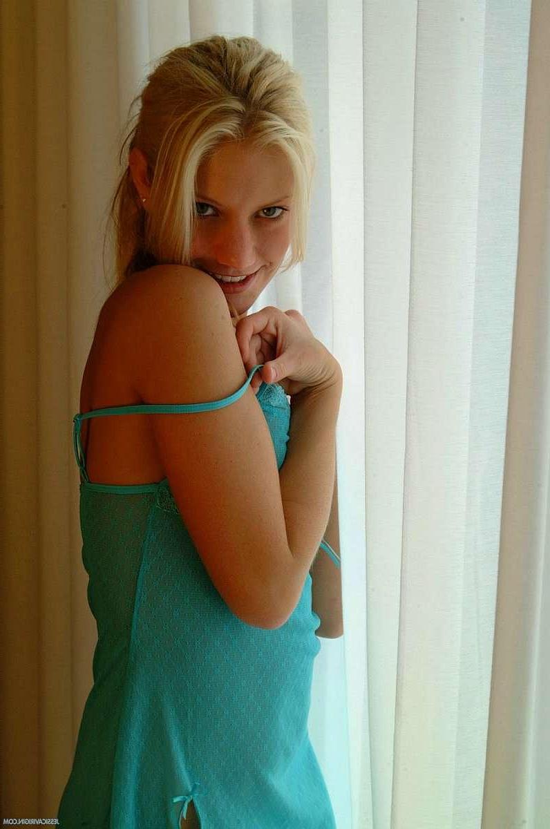 20P Pictures of Jessica Virgin exposing her tits and ass