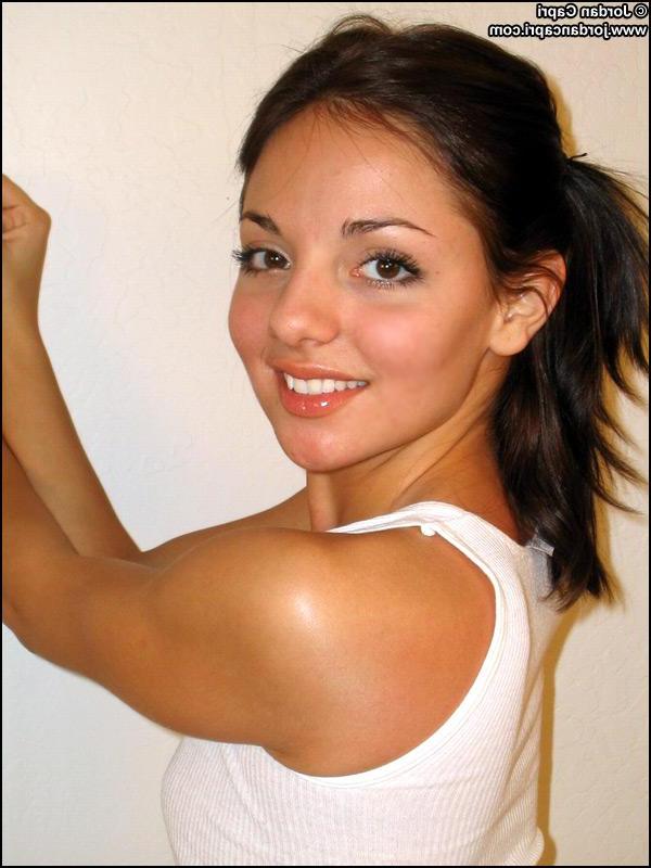 19P Pictures of Jordan Capri getting completely nude for you