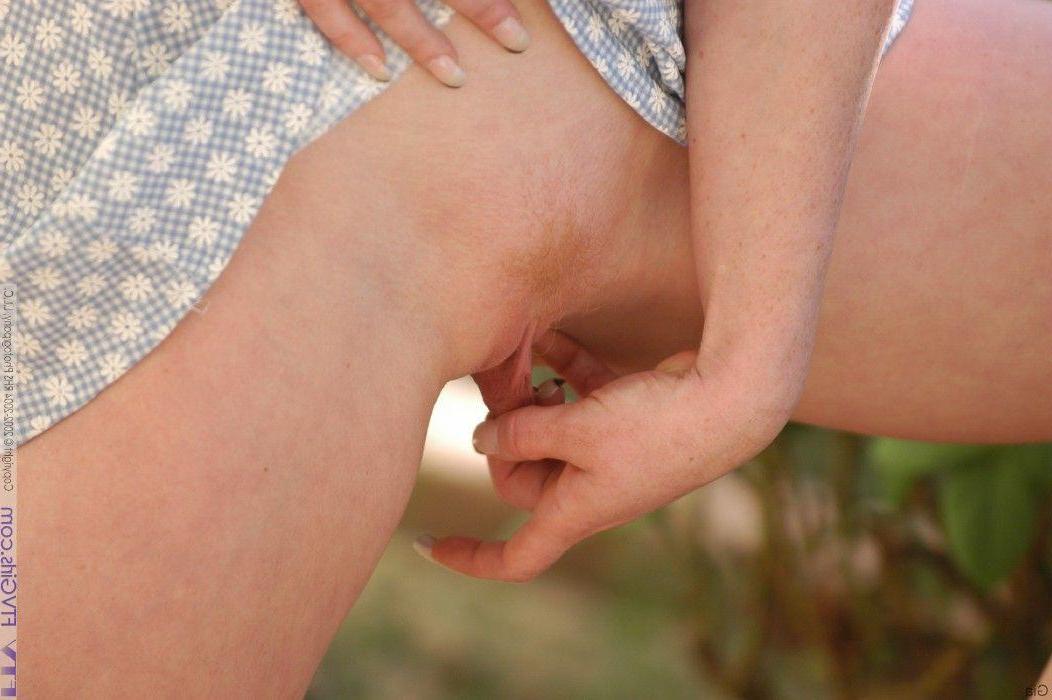 20P Pictures of Juliet fingering her pussy outside