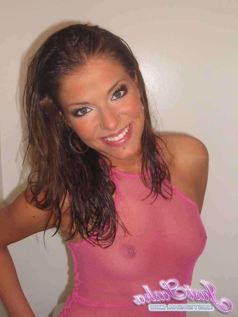 20P Pictures of Just Sasha using her favourite vibrator