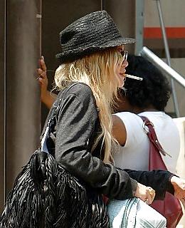 25P The Olsen Twins Want you to Know they Smoke.