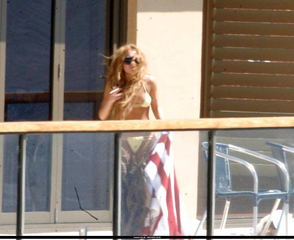 25P The Olsen Twins Want you to Know they Smoke.