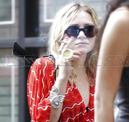 25P The Olsen Twins Want you to Know they Smoke.