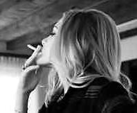 25P The Olsen Twins Want you to Know they Smoke.