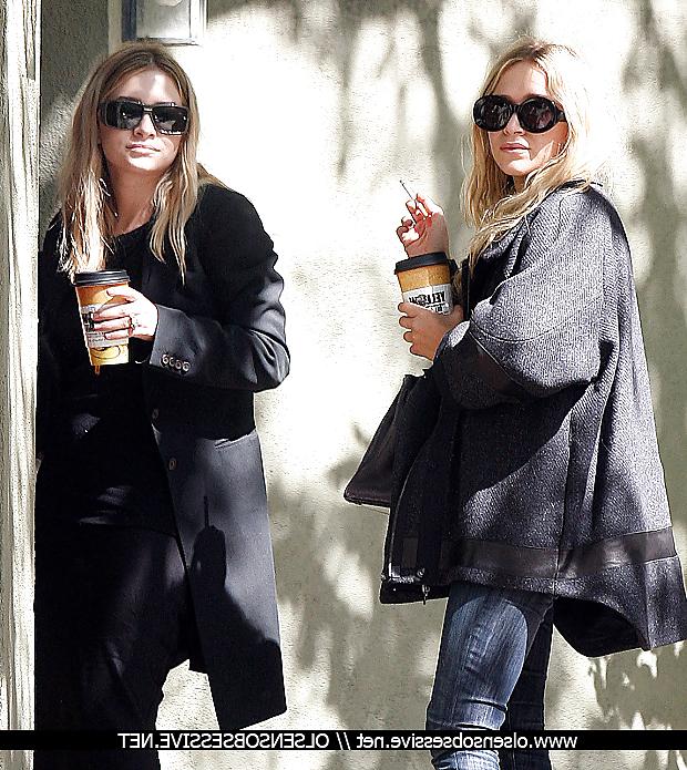 25P The Olsen Twins Want you to Know they Smoke.