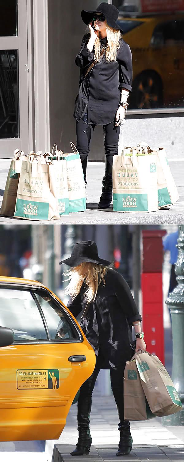 25P The Olsen Twins Want you to Know they Smoke.