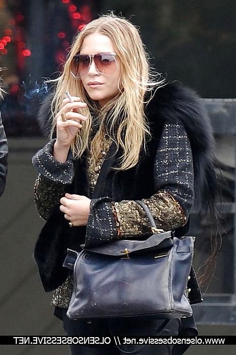 25P The Olsen Twins Want you to Know they Smoke.