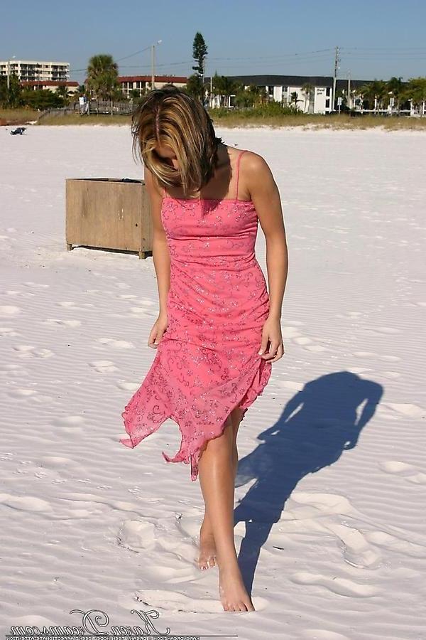 20P Pictures of teen star Karen Dreams looking stunning on a beach