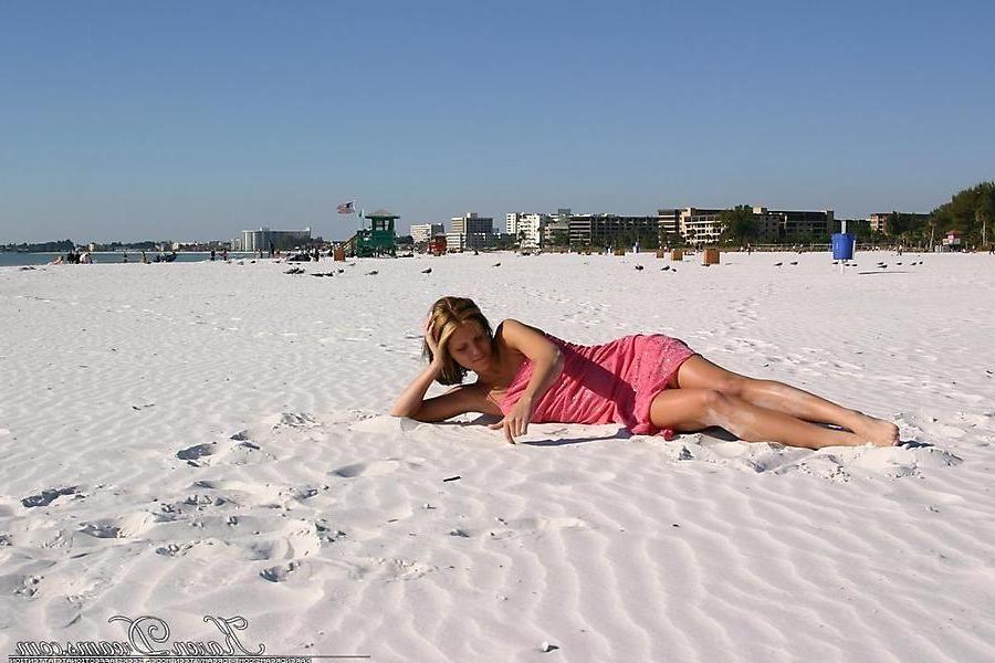 20P Pictures of teen star Karen Dreams looking stunning on a beach