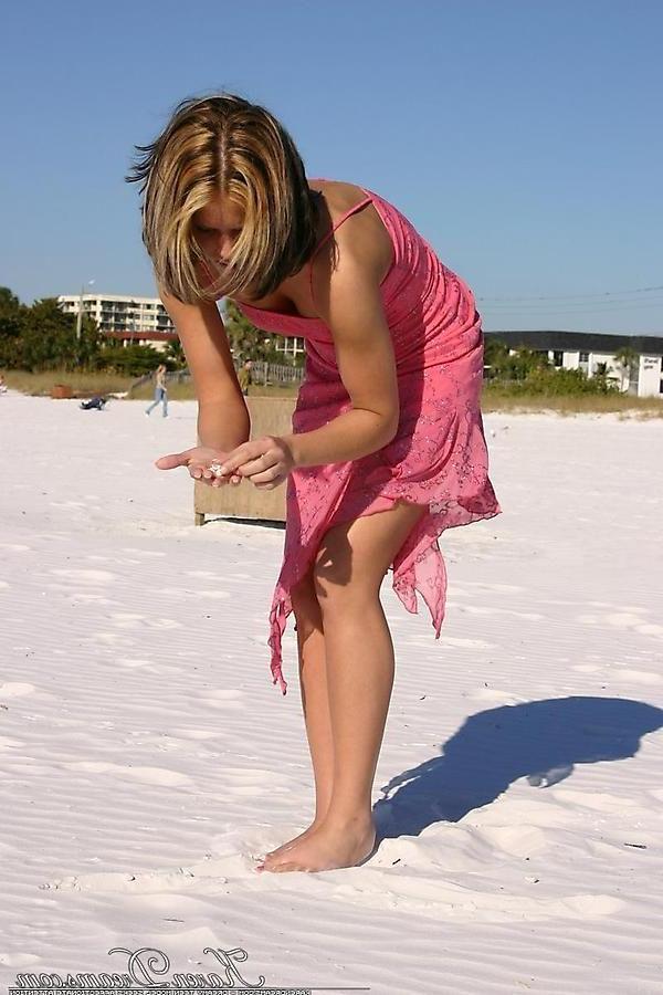 20P Pictures of teen star Karen Dreams looking stunning on a beach