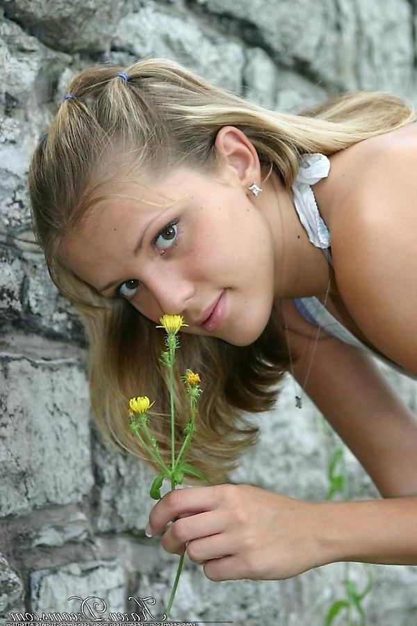 20P Pictures of teen Karen Dreams showing you up her skirt outside
