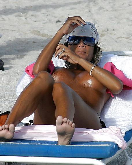 25P Beautiful Beach Babes 2 by Voyeur TROC