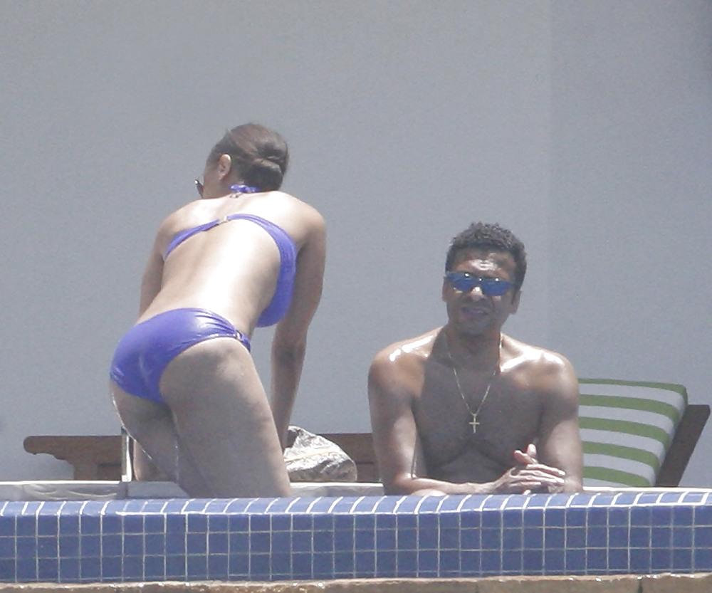 25P Tyra Banks on vacation in Mexico