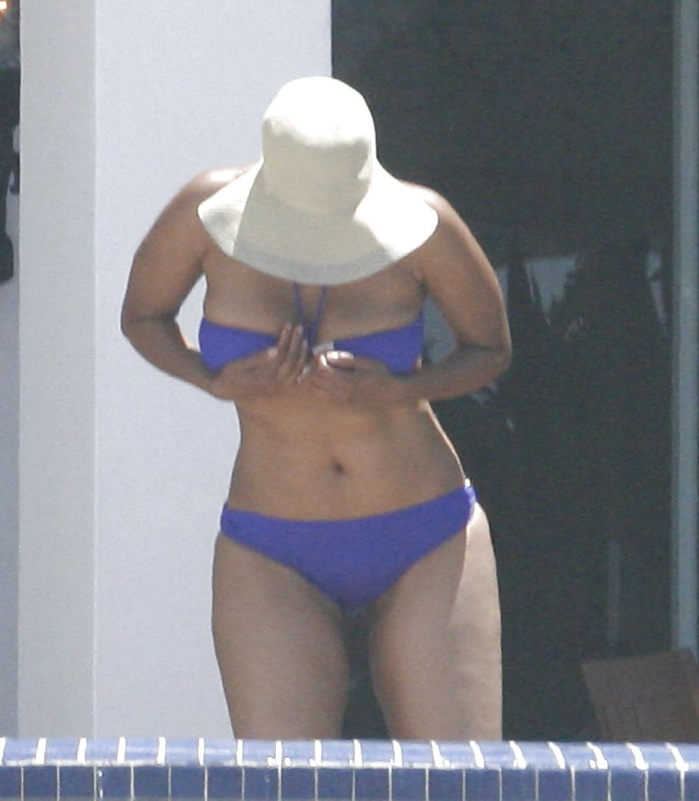 25P Tyra Banks on vacation in Mexico
