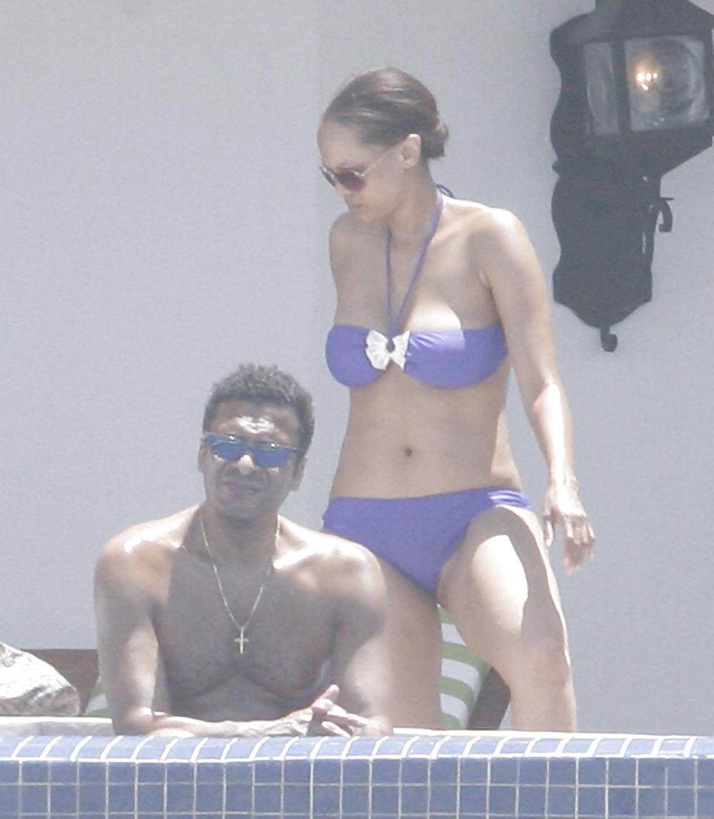 25P Tyra Banks on vacation in Mexico