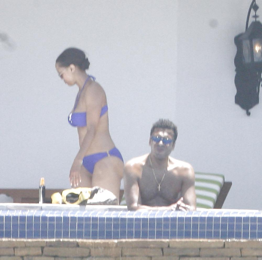 25P Tyra Banks on vacation in Mexico