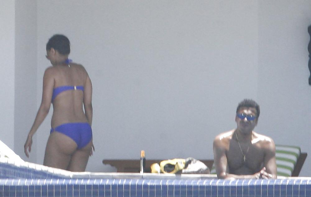 25P Tyra Banks on vacation in Mexico