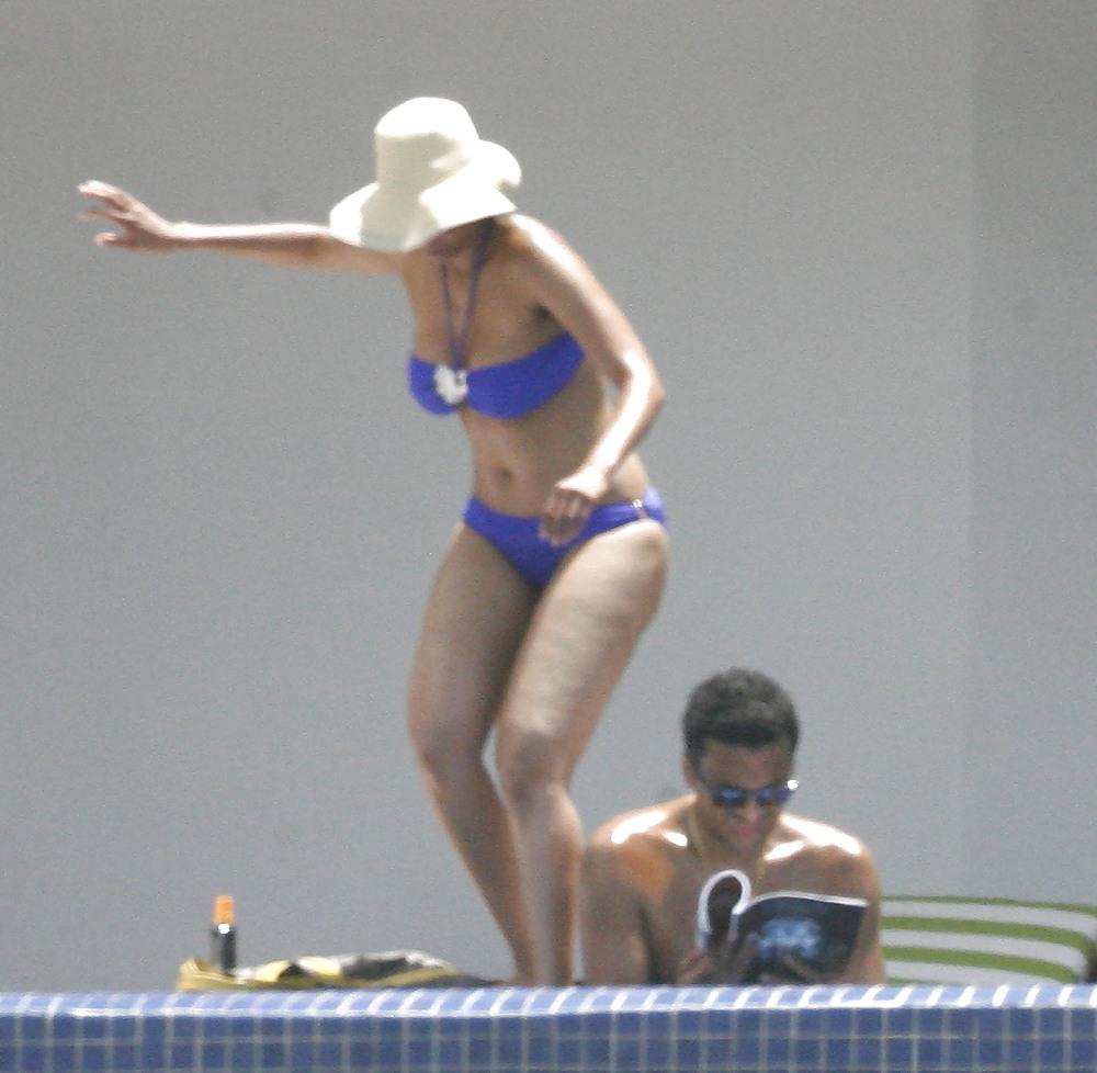25P Tyra Banks on vacation in Mexico