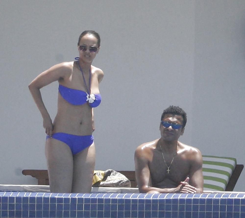 25P Tyra Banks on vacation in Mexico